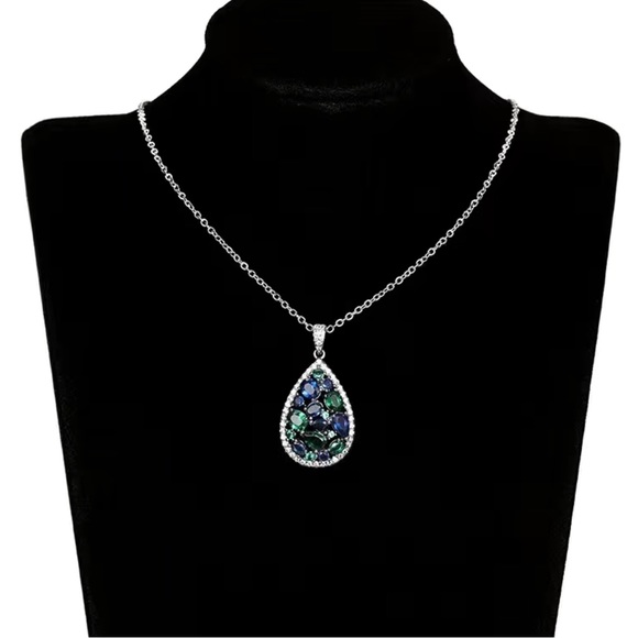 - Emerald and Blue Sapphire Necklace - Picture 3 of 8